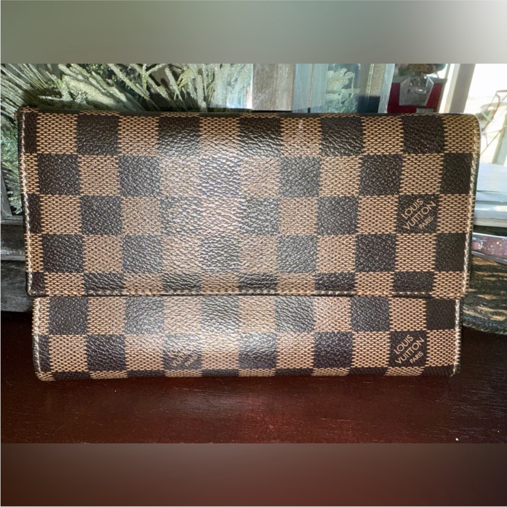 Louis Vuitton Brown and Black Checkered Wallet. Authentic trifold wallet